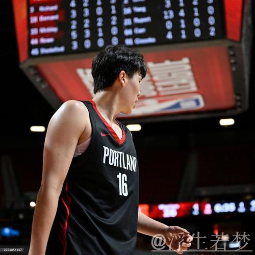 杨瀚森NBA首秀首发贡献4分5篮板 开拓者负于灰熊 杨瀚森NBA首秀首发贡献4分5篮板 开拓者负于灰熊